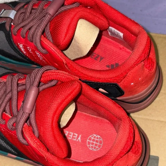 Adidas Yeezy Boost 700 - Picture 6 of 7